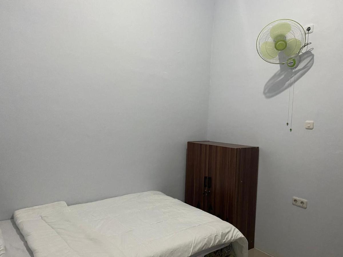 Khalisa Home Syariah Pontianak Exterior photo