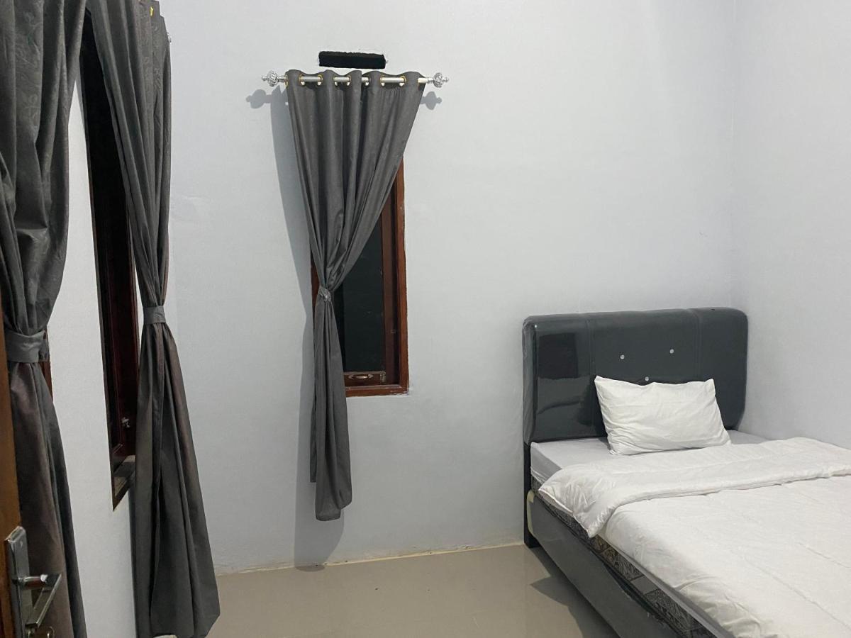 Khalisa Home Syariah Pontianak Exterior photo