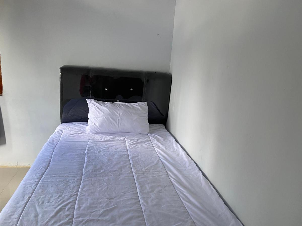 Khalisa Home Syariah Pontianak Exterior photo